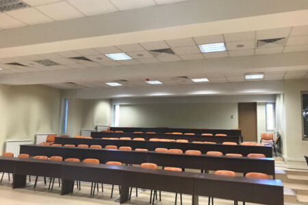 Озвучителна и дискусионна система учебна зала Оборудване на конферентни зали