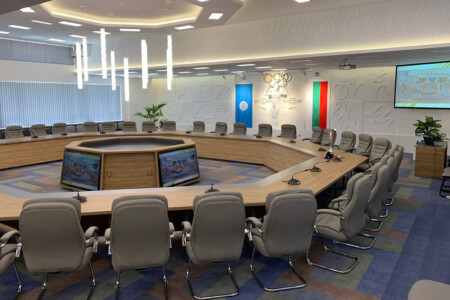 Конферентна зала в НСА "Васил Левски" Дискусионна микрофонна система BOSCH Оборудване на конферентни зали