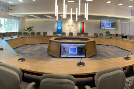 Конферентна зала в Национална Спортна Академия "Васил Левски" Дискусионна микрофонна система BOSCH Оборудване на конферентни зали