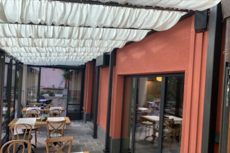 Озвучителна система BOSCH в лоби бар на хотел Продажба на конферентна техника и оборудване