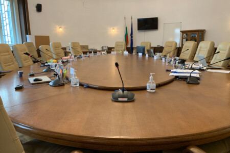 Заседателна зала на Централна Избирателна Комисия (ЦИК) - Дискусионна микрофонна система BOSCH Продажба на конферентна техника и оборудване