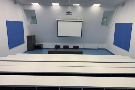 Конферентно оборудване университетска аула Продажба на техника и оборудване за събития