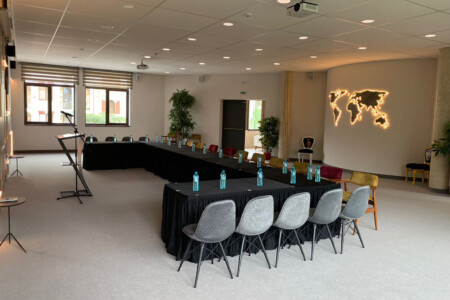 Зала за събития V&P Residence Club (Презентационно оборудване и озвучителна система) Продажба на конферентна техника и оборудване