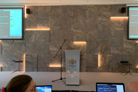 Зала за събития V&P Residence Club (Дизайн и изработка на професионална катедра) Продажба на конферентна техника и оборудване