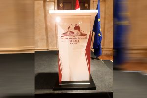 Проектиране, изработка и брандиране на катедра Продажба на конферентна техника и оборудване
